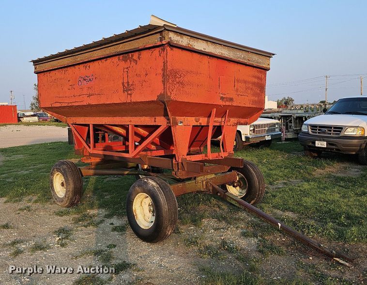 image for item DO4419 Unverferth McCurdy  gravity wagon