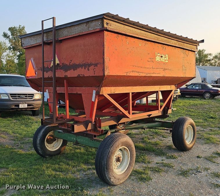 image for item DO4419 Unverferth McCurdy  gravity wagon