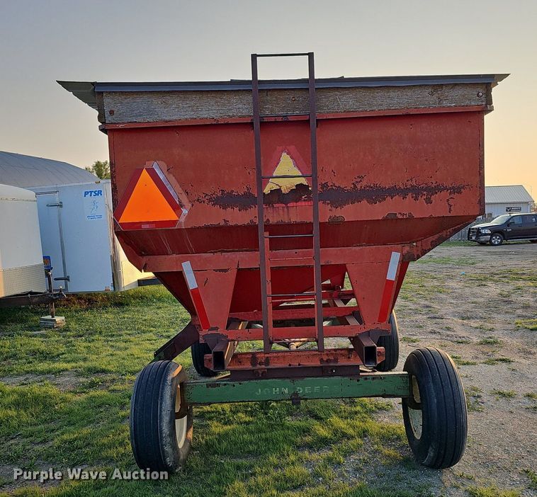 image for item DO4419 Unverferth McCurdy  gravity wagon