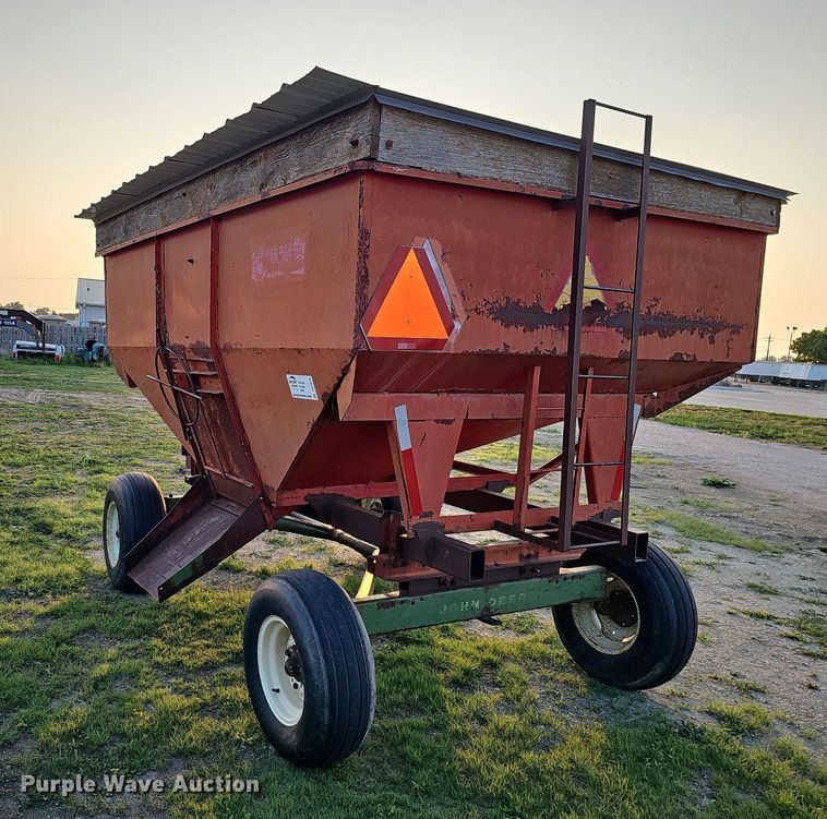 image for item DO4419 Unverferth McCurdy  gravity wagon