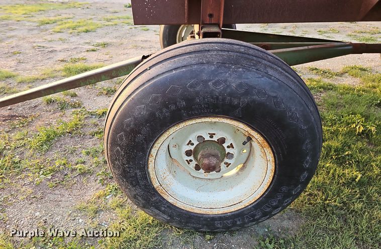 image for item DO4419 Unverferth McCurdy  gravity wagon