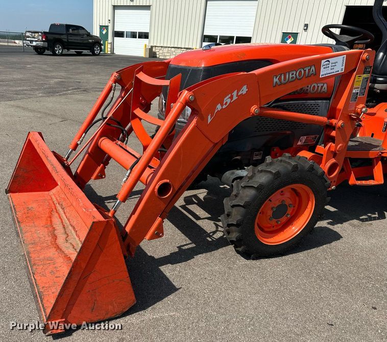 image for item DO5020 Kubota L3240D  MFWD tractor