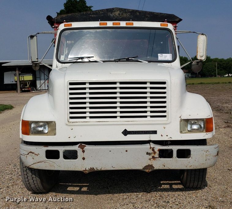image for item DP7938 1995 International 4700  grain truck