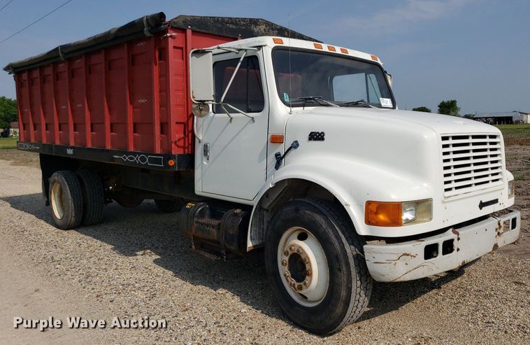 image for item DP7938 1995 International 4700  grain truck