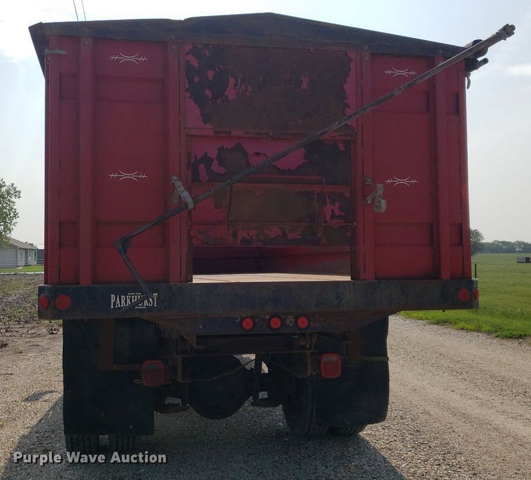 image for item DP7938 1995 International 4700  grain truck