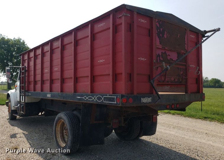 image for item DP7938 1995 International 4700  grain truck