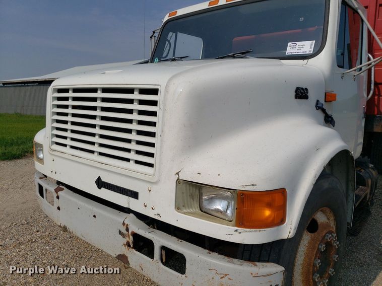 image for item DP7938 1995 International 4700  grain truck