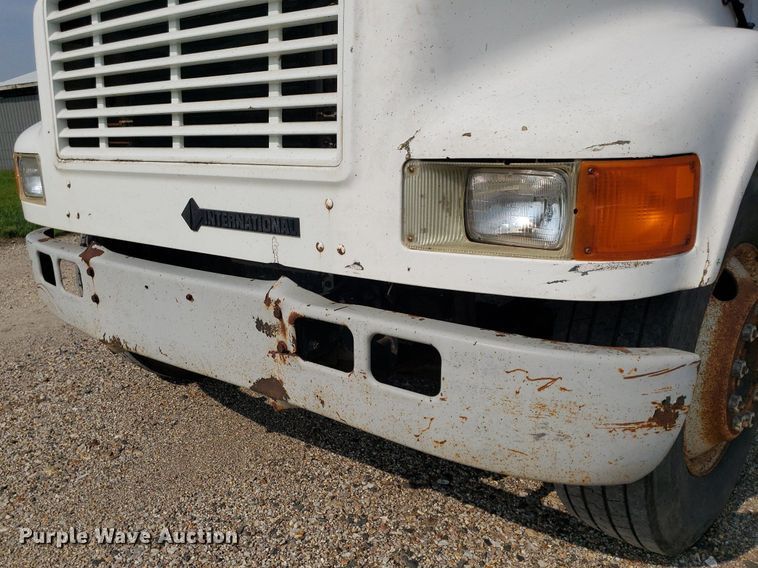 image for item DP7938 1995 International 4700  grain truck