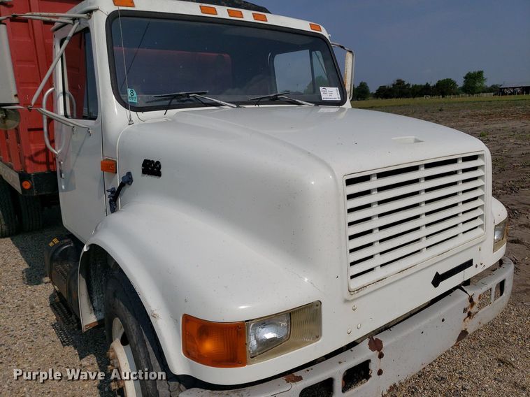 image for item DP7938 1995 International 4700  grain truck
