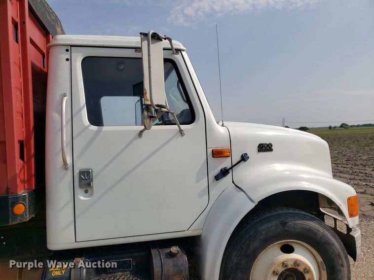 image for item DP7938 1995 International 4700  grain truck