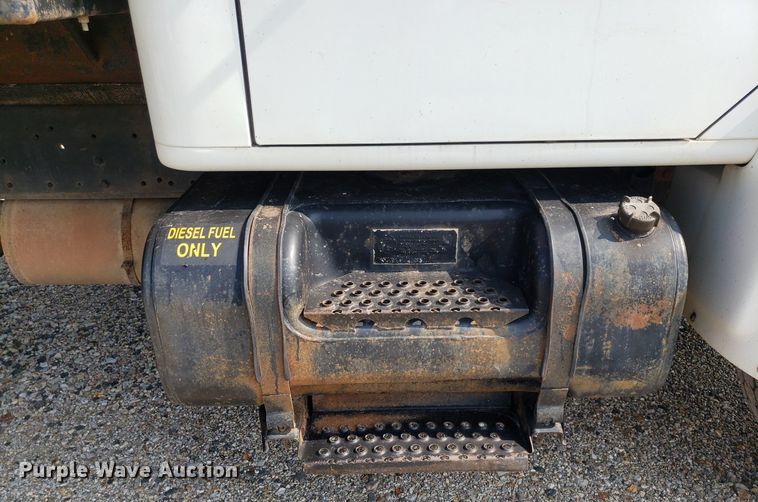 image for item DP7938 1995 International 4700  grain truck