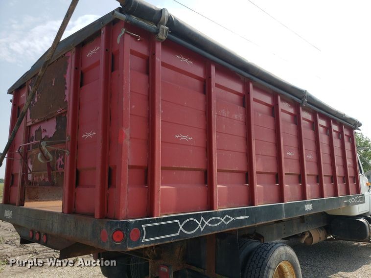 image for item DP7938 1995 International 4700  grain truck