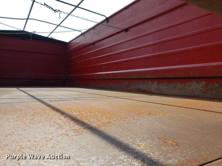 image for item DP7938 1995 International 4700  grain truck