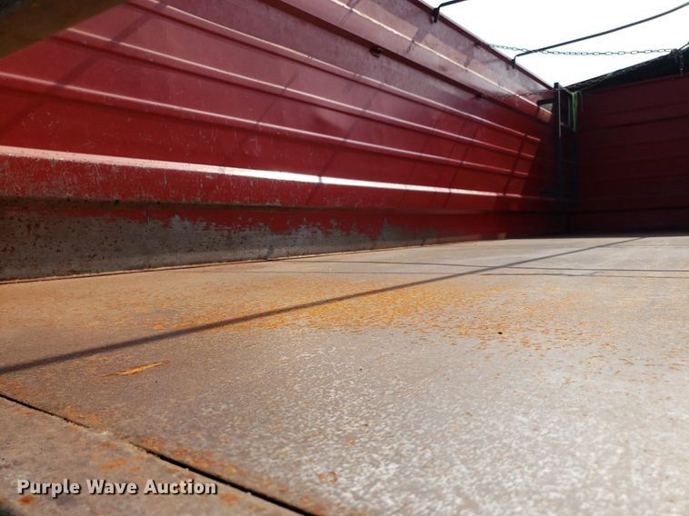 image for item DP7938 1995 International 4700  grain truck