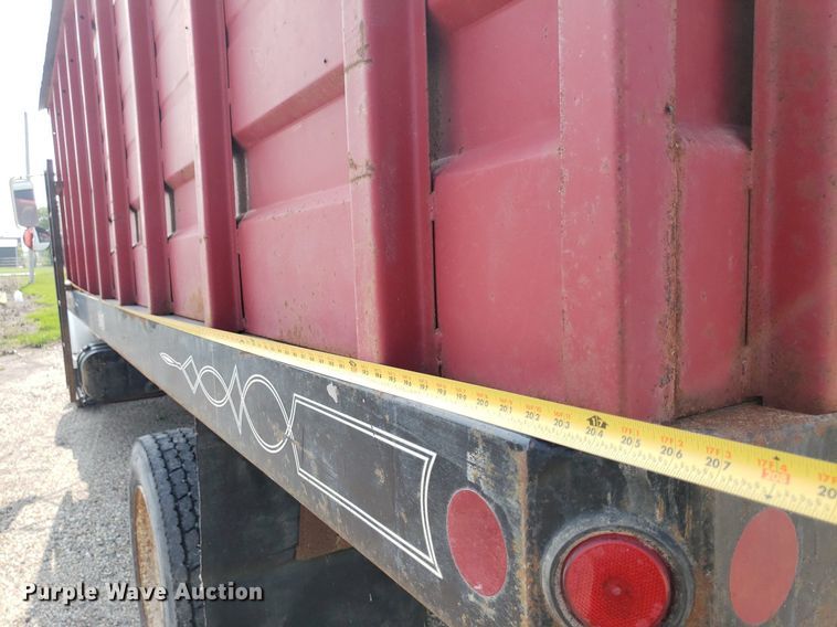 image for item DP7938 1995 International 4700  grain truck