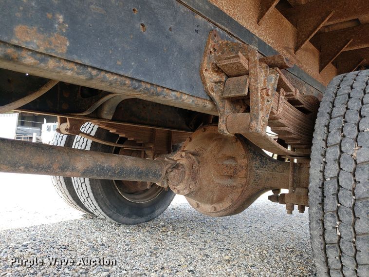 image for item DP7938 1995 International 4700  grain truck