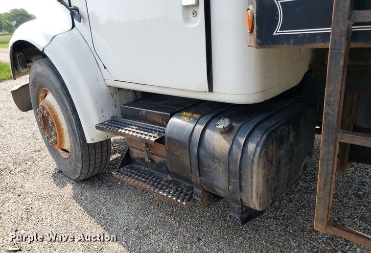 image for item DP7938 1995 International 4700  grain truck