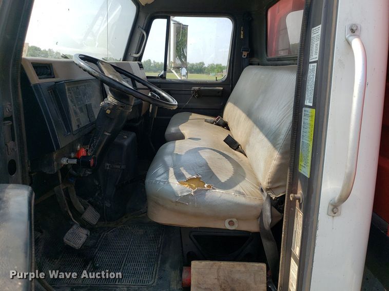 image for item DP7938 1995 International 4700  grain truck