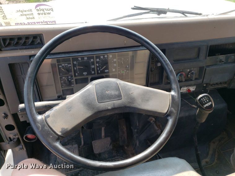 image for item DP7938 1995 International 4700  grain truck