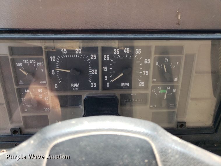 image for item DP7938 1995 International 4700  grain truck