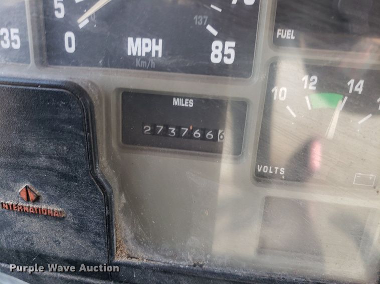 image for item DP7938 1995 International 4700  grain truck