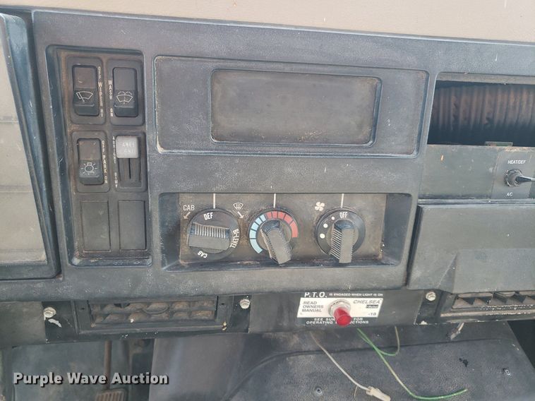 image for item DP7938 1995 International 4700  grain truck