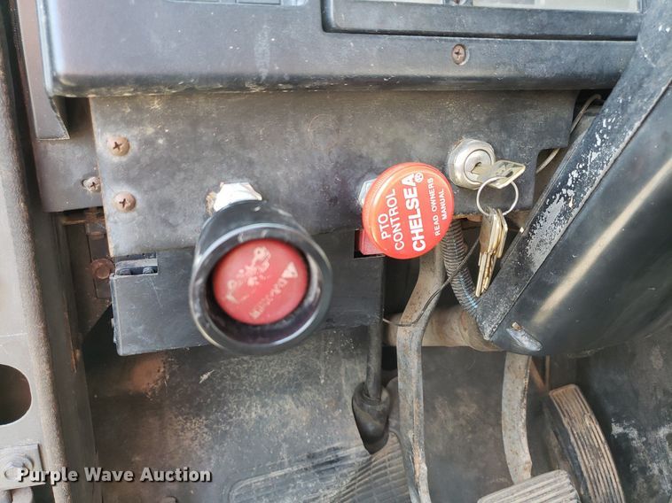 image for item DP7938 1995 International 4700  grain truck