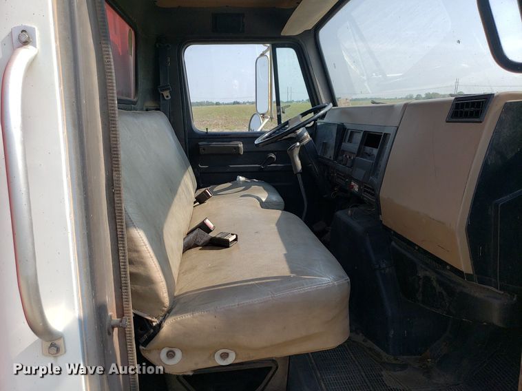 image for item DP7938 1995 International 4700  grain truck