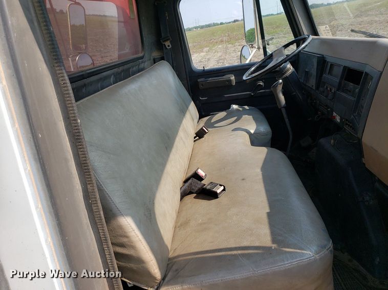 image for item DP7938 1995 International 4700  grain truck