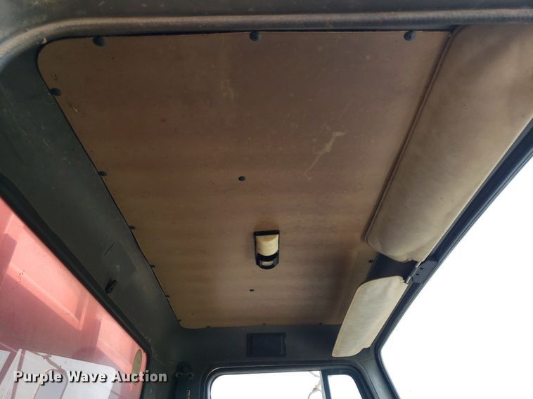 image for item DP7938 1995 International 4700  grain truck