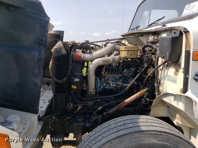 image for item DP7938 1995 International 4700  grain truck