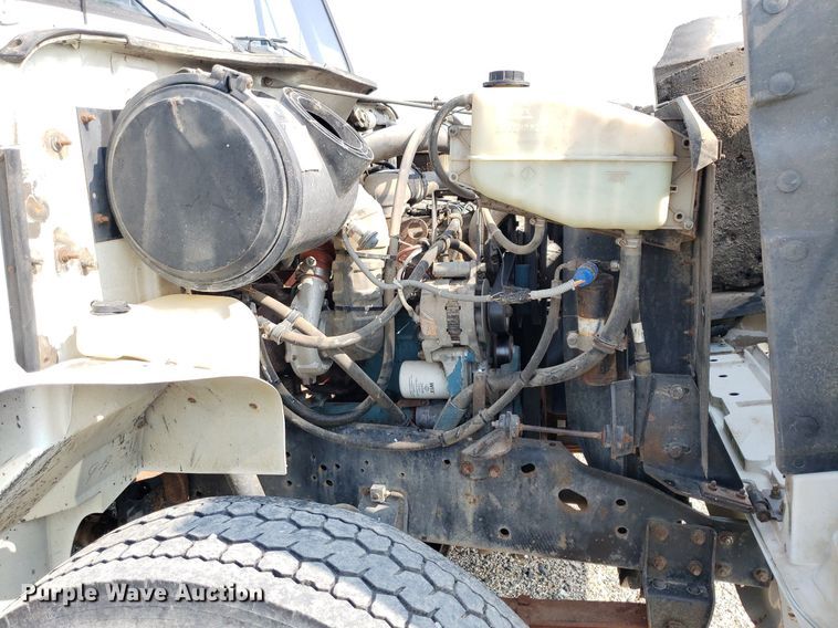 image for item DP7938 1995 International 4700  grain truck