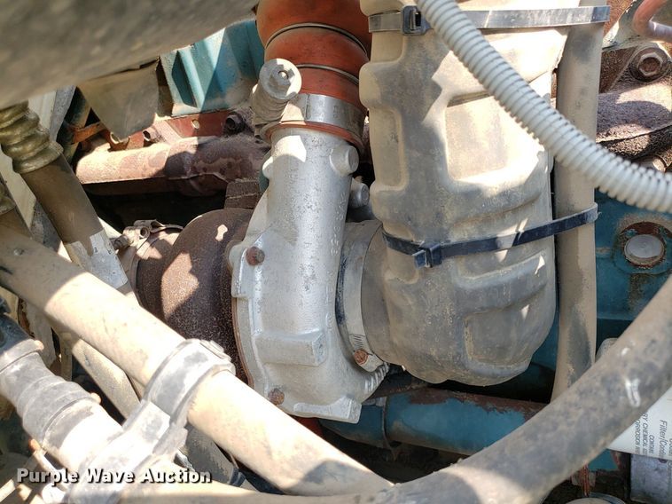 image for item DP7938 1995 International 4700  grain truck