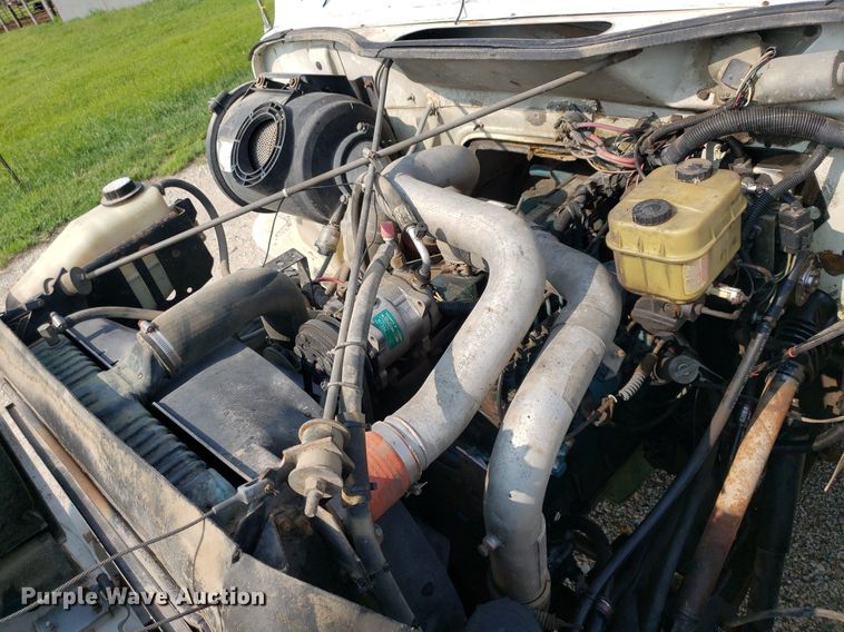 image for item DP7938 1995 International 4700  grain truck