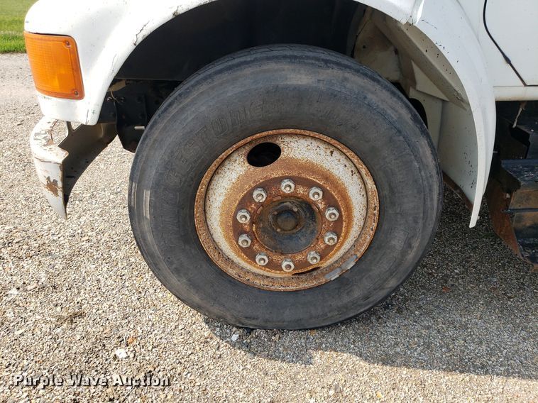 image for item DP7938 1995 International 4700  grain truck