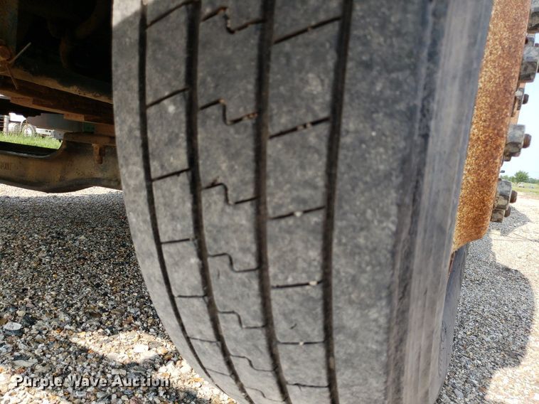 image for item DP7938 1995 International 4700  grain truck