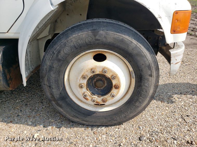 image for item DP7938 1995 International 4700  grain truck