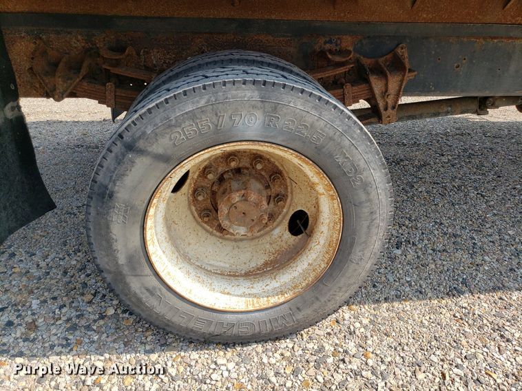 image for item DP7938 1995 International 4700  grain truck