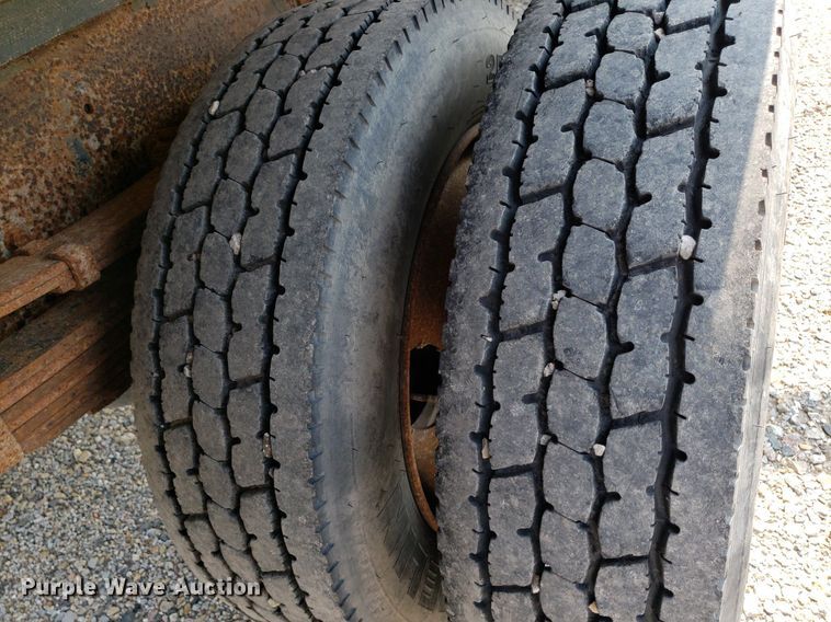 image for item DP7938 1995 International 4700  grain truck