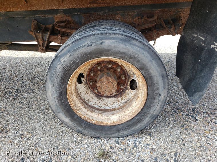 image for item DP7938 1995 International 4700  grain truck