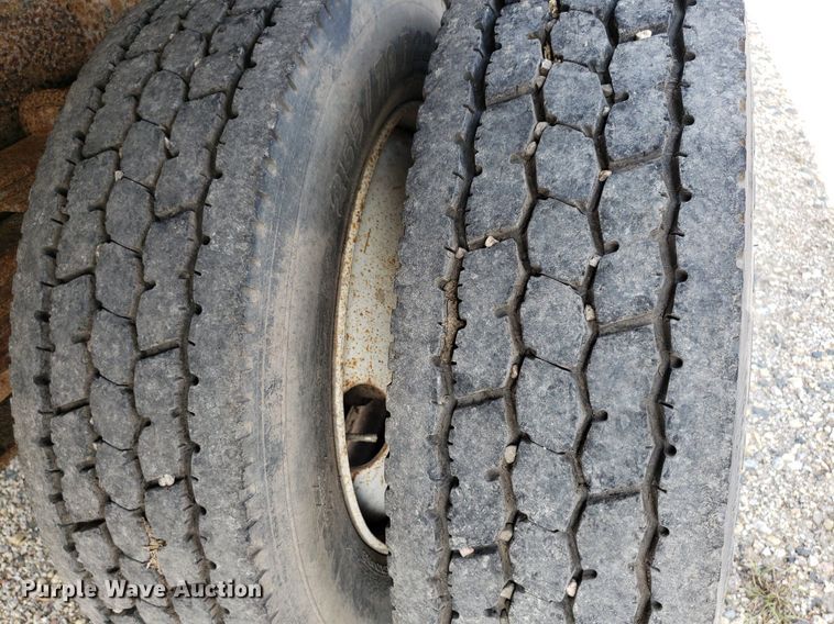 image for item DP7938 1995 International 4700  grain truck