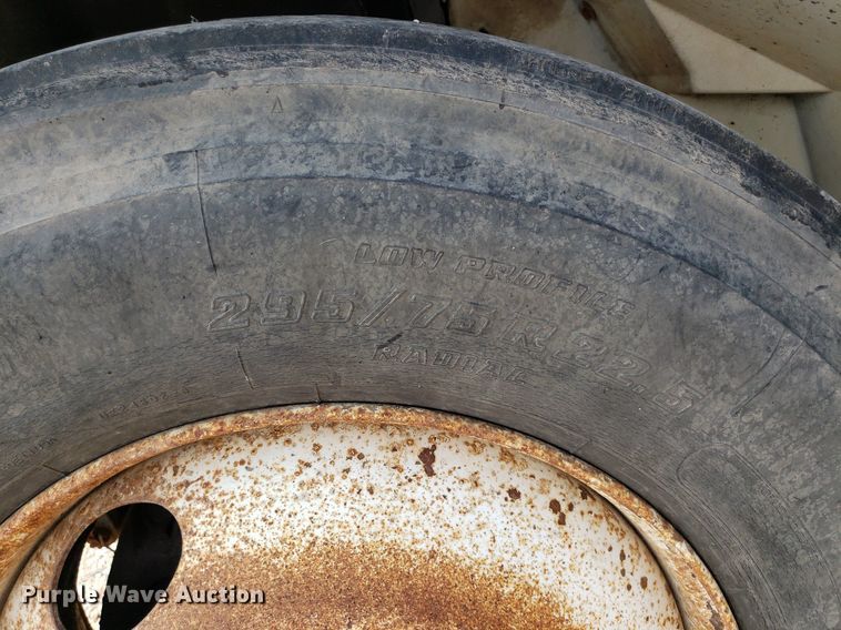 image for item DP7938 1995 International 4700  grain truck