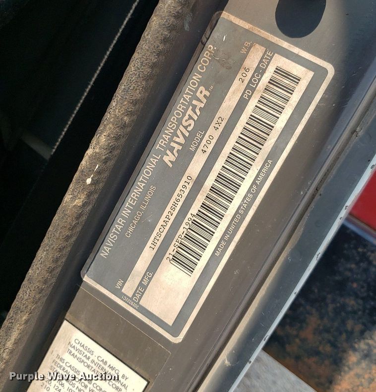 image for item DP7938 1995 International 4700  grain truck