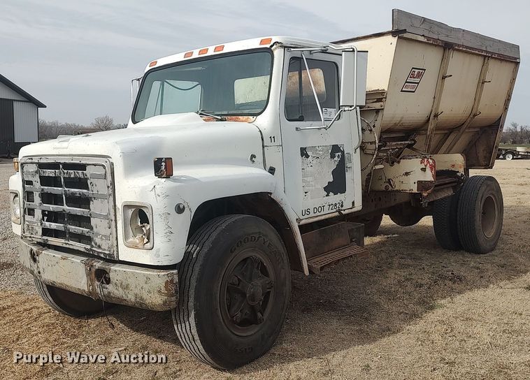 image for item DQ0406 International  feed mixer truck