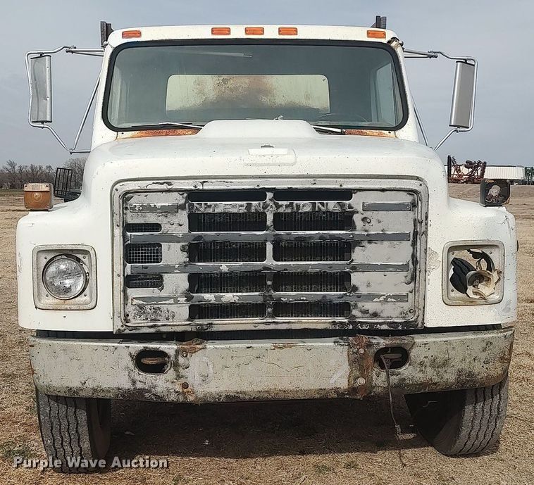 image for item DQ0406 International  feed mixer truck