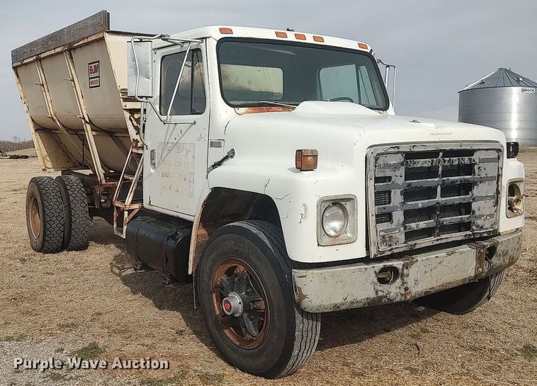 image for item DQ0406 International  feed mixer truck