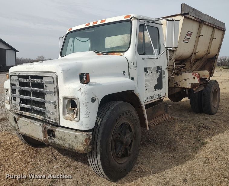 image for item DQ0406 International  feed mixer truck
