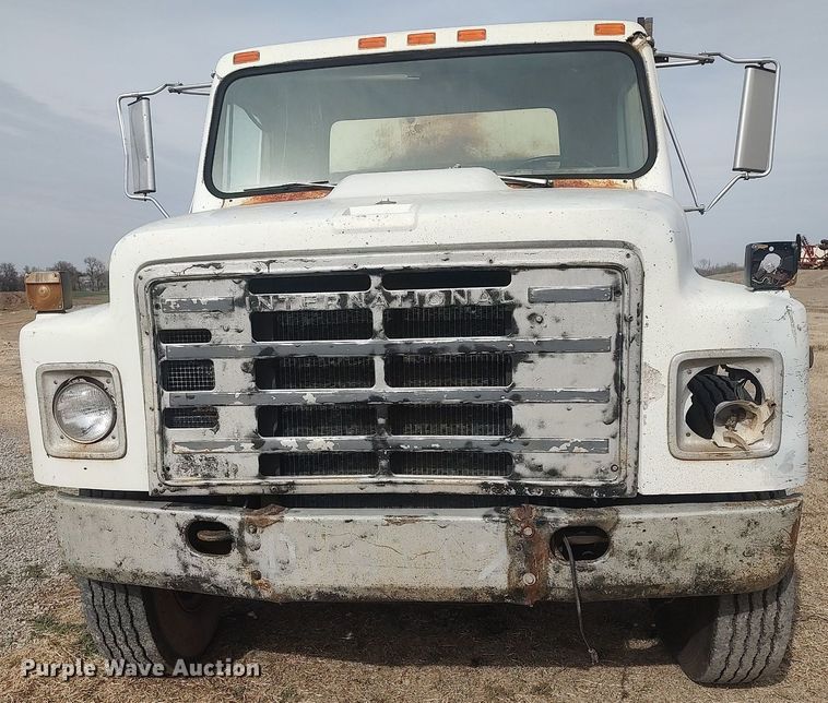 image for item DQ0406 International  feed mixer truck