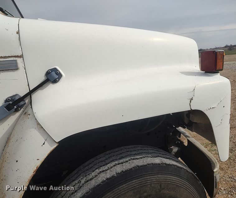 image for item DQ0406 International  feed mixer truck