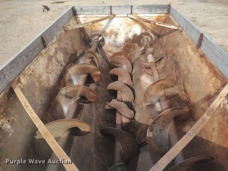 image for item DQ0406 International  feed mixer truck